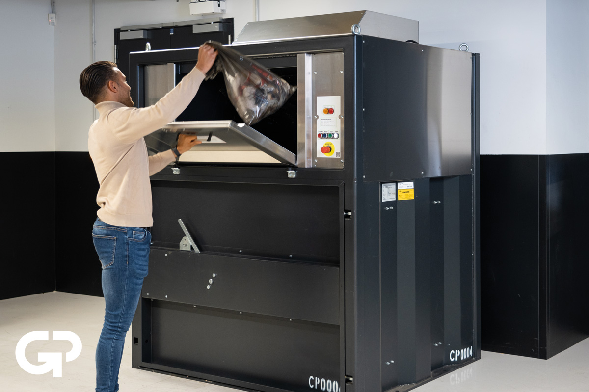 Compacte perscontainer met slim geheugen voor bedrijfsafval